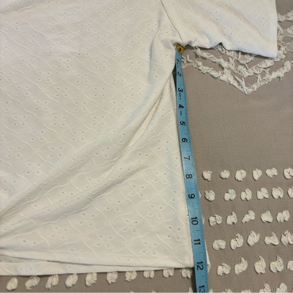 Pioneer Woman Tie Front V-Neck Eyelet Top. Size L - Picture 6 of 7